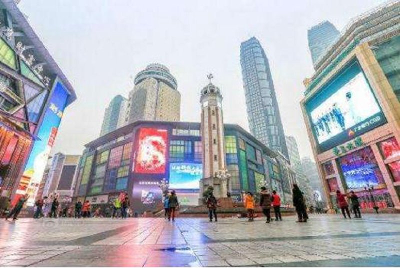 在渝中区春荷纪百货店，如何选择一张合适的门头照图片？这不仅是对店铺形象的塑造，更是吸引顾客的第一步。