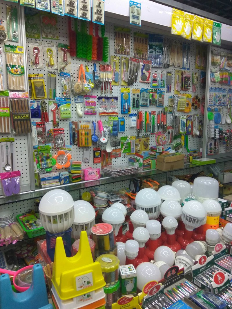 如何选择适合您百货店的门头照？